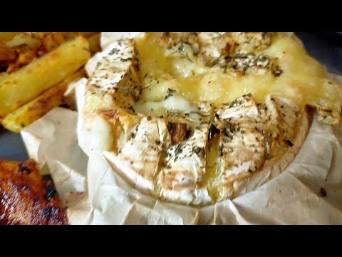 Camembert  rôti Au four, pomme de terre au fine herbes Au four, escalope de poulet mariné